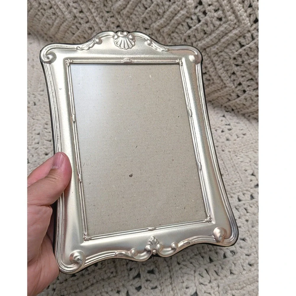 Vintage 1993 HB Group Silver Ornate Shell 5x7 Picture Frame Tabletop Wall Mount